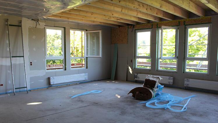 Der neue Speisesaal mit integrierter Küche bietet künftig viel Platz zum Essen. Foto: Julia Raab