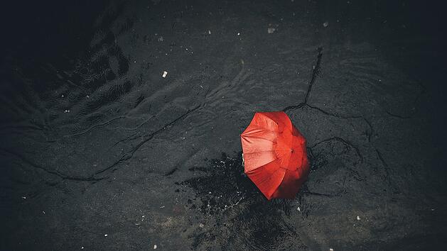 Symbolbild: Regen, Regenschirm