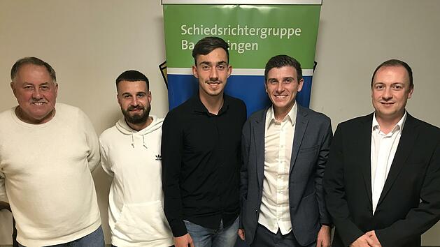 Unser Bild zeigt die F&uuml;hrungsriege der Schiedsrichter-Gruppe Bad Kissingen mit (von links) Ludwig Weisenseel (stellvertretender Gruppenobmann), Tim Schoch (Schriftf&uuml;hrer), Anton Muthig (Lehrwart), Alexander Arnold (Gruppenobmann) und Michael Balling (Kassier). Foto: Julian Br&ouml;nner