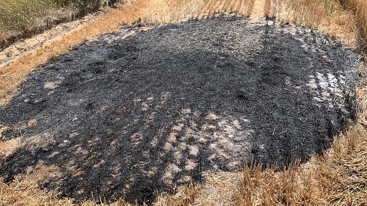 Kreis Coburg: Schlepper löst Brand auf Feld aus
