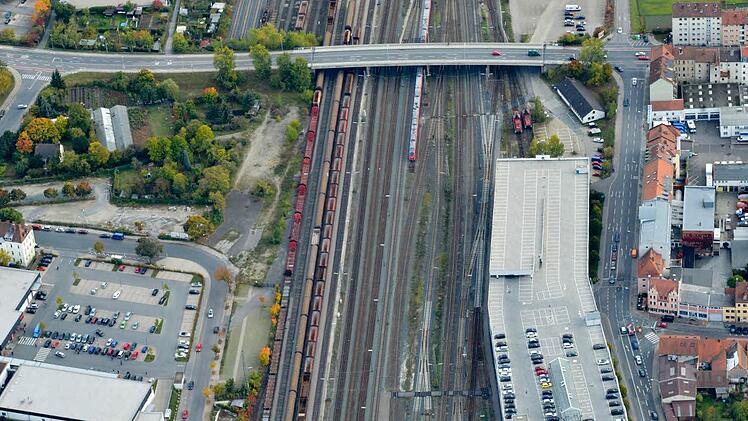 Unter dem Bahnhof hätte ein Tunnel seinen tiefsten Punkt - mit 25 Metern.