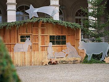 Beleuchtete Weihnachtskrippe im Kurgarten.  Foto: Daniel Scheublein