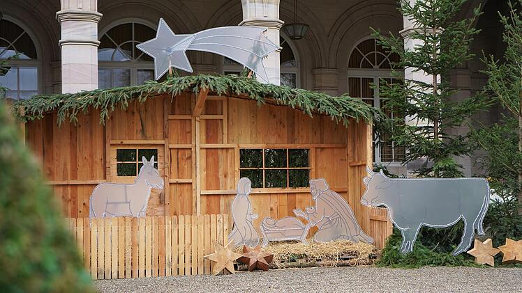 Beleuchtete Weihnachtskrippe im Kurgarten.  Foto: Daniel Scheublein