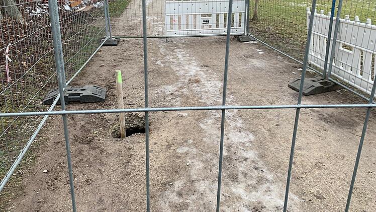 Bamberg: Biber h&ouml;hlt Uferweg im Hain aus - "kleines Loch" entpuppt sich als langer Gang