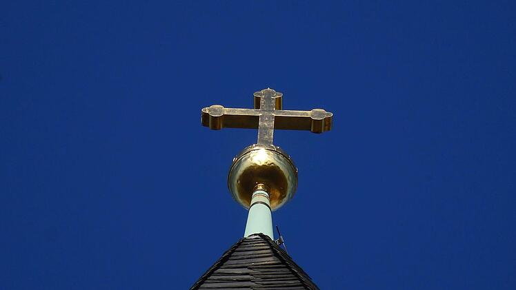 Kreuz auf St. Augustin. In dieser Kirche beginnt am Sonntag die ökumenische Friedensdekade mit einem Gebet.Jochen Berger