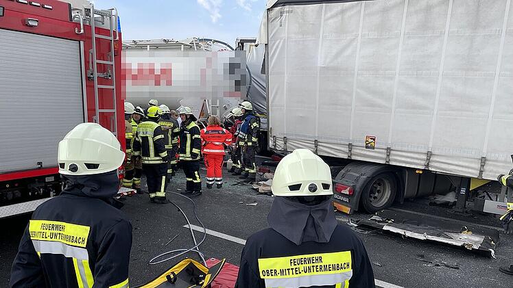 A3 bei Erlangen nach Unfall gesperrt