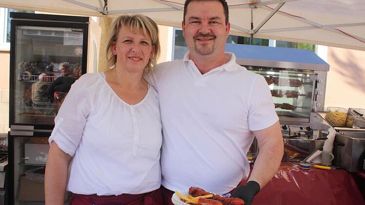 Harald und Susanne Kraus wollten der Kirchweih mit einem Imbiss noch mehr Pfiff geben.