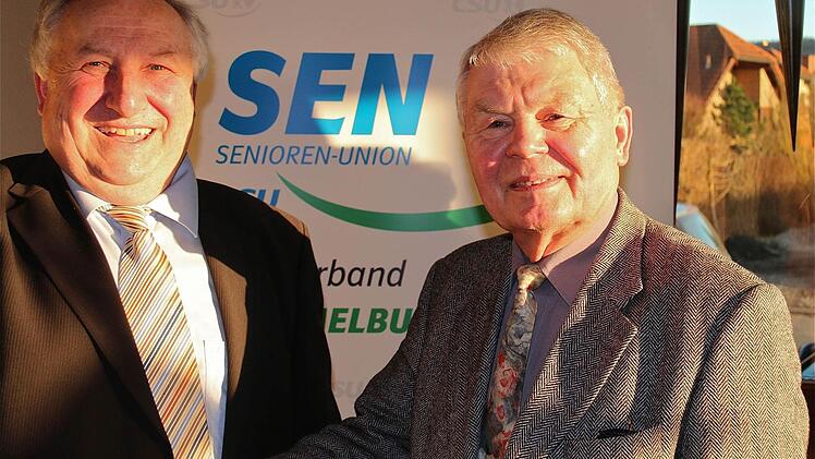 Vorsitzender Reiner Reuß (links) löst Peter Klaje ab.  Foto: Gerd Schaar