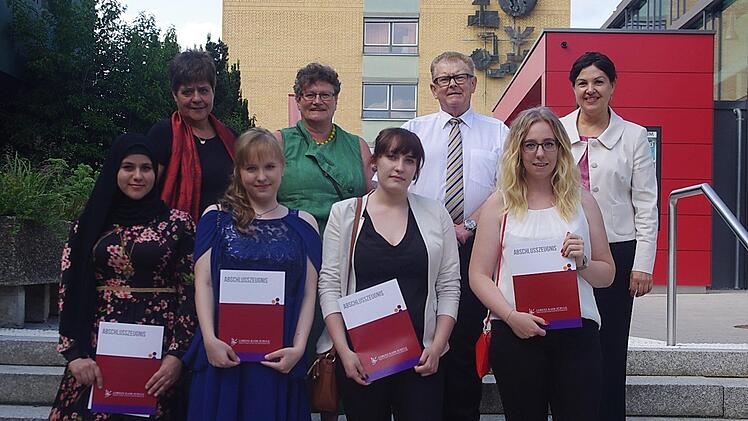 Die staatlich gepr&uuml;ften Helferinnen f&uuml;r Ern&auml;hrung und Versorgung aus der FEV 11