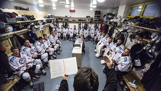 Sportfloskel: Kabinenpredigt; Antworten: "Die Messe ist gelesen", "Di hom net gscheid gspielt desholb w&auml;rn ihna die Leviten gelesn" Fotos: Archiv