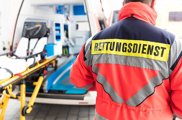 Kreis Bamberg: Autofahrer kommt bei Schlüsselfeld von Straße ab - und wird verletzt