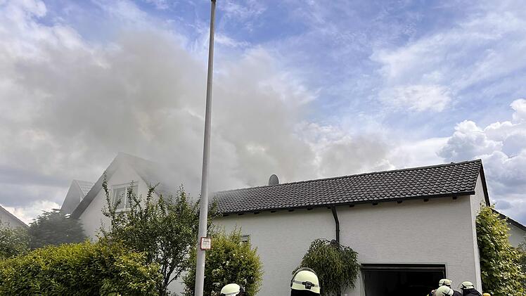 Massive Rauchentwicklung: Kellerbrand in Einfamilienhaus