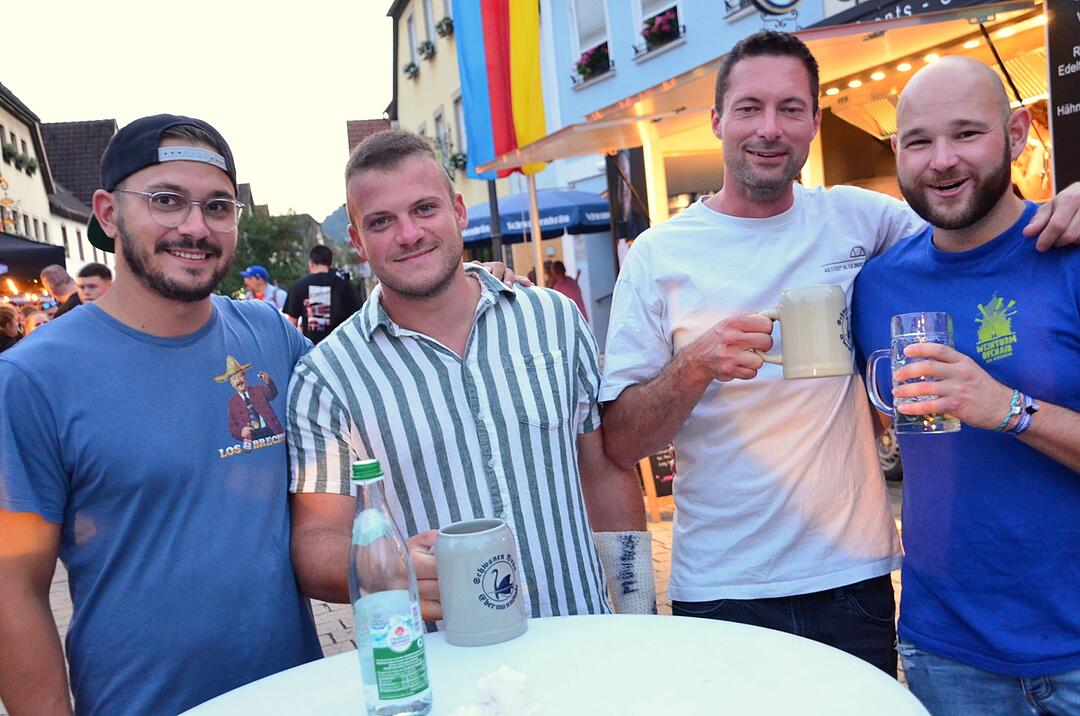Auf dem Marktplatz Ebermannstadt wird gefeiert!