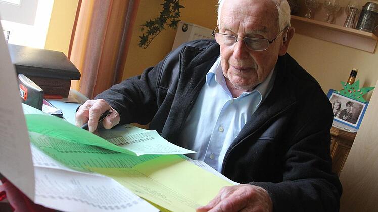 Seine Kreuze auf den Wahlzetteln hat der 91-jährige Harald Meergrün bereits gemacht.  Foto: Sabine Herteux