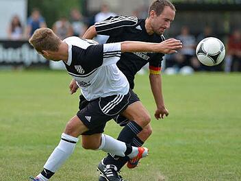 Die Mühlhausener um Kapitän Patrick Hagensick (schwarzes Trikot) blieben in der Offensive zu blass, um die Gäste aus Pettstadt ernsthaft in Verlegenheit zu bringen. Foto: Picturedreams