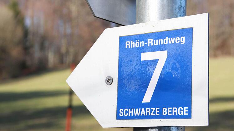 Über Stock und Stein? Für Erik und Jürgen Metz und ihre Mountainbikes genau das Richtige. Der Kreisentwickler will für die Mountainbike-Szene ein Streckennetz in der Rhön ausbauen. Foto: Carmen Schmitt