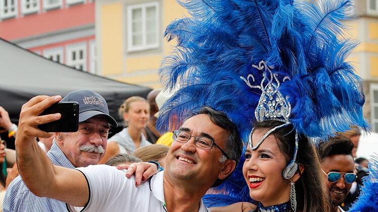 Impressionen vom großen Samba-Umzug durch Coburg.  Foto: Matthias Hoch