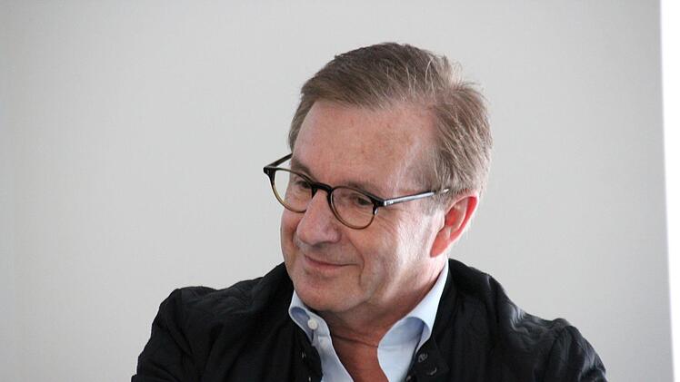 Hofer gab sich entspannt und leger, souverän und schlagfertig. Foto: Simone Bastian