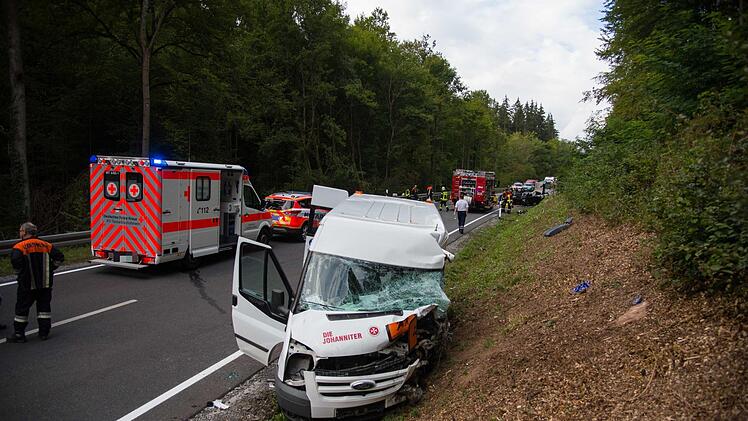 Bei einem Verkehrsunfall im Kreis Main-Spessart wurden sechs Personen schwer verletzt. Foto: News5/Desk