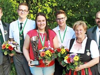 Jugendregentschaft (von links): Fabian Wäschenfelder, 1. Jugendritter Mathias Morgner, Jugendkönigin Sarah Schultheiß, 2. Jugendritter Christopher Fischer, Erika Eck, Sven Klostermann