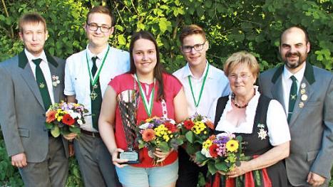 Jugendregentschaft (von links): Fabian Wäschenfelder, 1. Jugendritter Mathias Morgner, Jugendkönigin Sarah Schultheiß, 2. Jugendritter Christopher Fischer, Erika Eck, Sven Klostermann