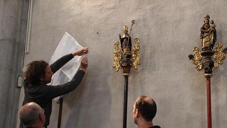 Eine Schutzhaube für die historischen Zunftstangen in der Münnerstädter Stadtpfarrkirche.Heike Beudert