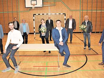 Bei der konstituierenden Sitzung des Marktrodacher Gemeinderats wurden acht neue Mandatsträger vereidigt. Mit im Bild: Erster Bürgermeister Norbert Gräbner, Stellvertreter Thomas Hümmrich (beide ÜWG) sowie der weitere Stellvertreter Roland Pompe (MfM). Foto: Veronika Schadeck