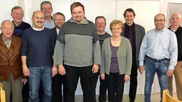 Die neue Vorstandsmannschaft des Gartenbauvereins Stadtsteinach; im Bild (von links) die beiden Ausschussmitglieder Rudolf Graß und Josef Dremer, Zweiter Vorsitzender Jürgen Schultheiß, Revisor Franz Schrepfer, Kreisfachberater Friedhelm Haun, Vorsitzender Andreas Dremer, Ausschussmitglied Reinhardt Titze, Schriftführerin Hermine Geier, Bürgermeister Roland Wolfrum, Ausschussmitglied Uwe Ehrhardt und Kassier Klaus Göldel Foto: Klaus-Peter Wulf