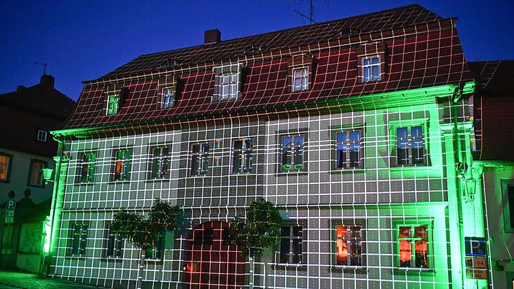 Das Pfarrhaus am Markt war Projektionsfläche für eine Videoshow.