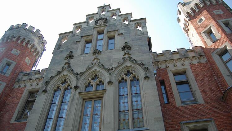 Steht seit Ende 2010 leer: Schloss Ketschendorf, Sitz der Coburger Jugendherberge. Foto: Oliver Schmidt