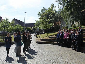 In Effeltrich war die mediale Aufmerksamkeit groß, als Staatsministerin Melanie Huml um junge Medizinstudenten warb.Fotos: Carmen Schwind