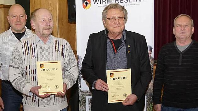 Das Foto zeigt von links den Kreisvorsitzenden Philipp Mohr, den Ersten Vorsitzenden der RK Bamberg, Hubert Baumann, die f&uuml;r 50 Jahre geehrten Karl Striegel und Dieter Neuwerth, den RK-Vorsitzenden der RK Zapfendorf, Anton Zellmann, sowie den ehemaligen Kreisorganisationsleiter Dieter Hummel.  Foto: Peter Vietze