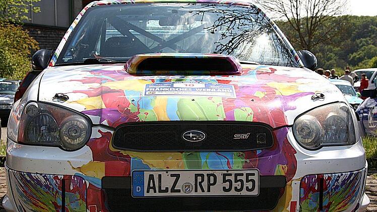 In den tollsten Designs und Farben präsentierten sich die Rallye-Boliden.