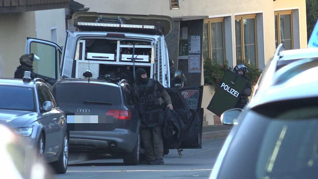 Polizei riegelt Plankenfels ab