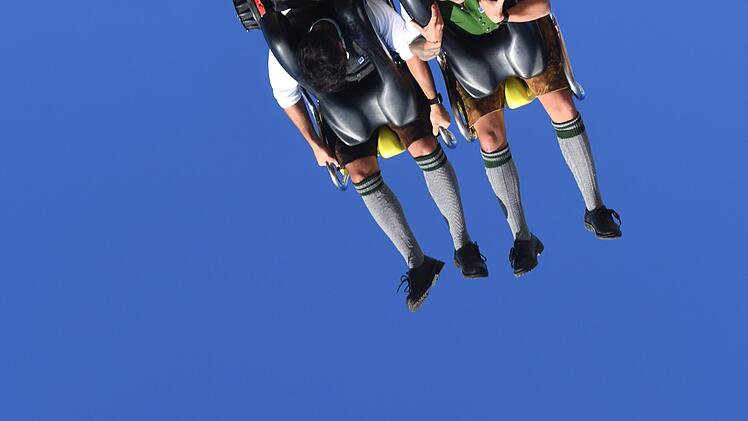 Beim M&uuml;nchner Oktoberfest kam es am Dienstag (24.09.2019) zu einem schwierigen Zwischenfall: Wegen eines Stromausfalls sa&szlig;en Fahrg&auml;ste in schwindelerregender H&ouml;he fest. Foto: Felix H&ouml;rhager/dpa