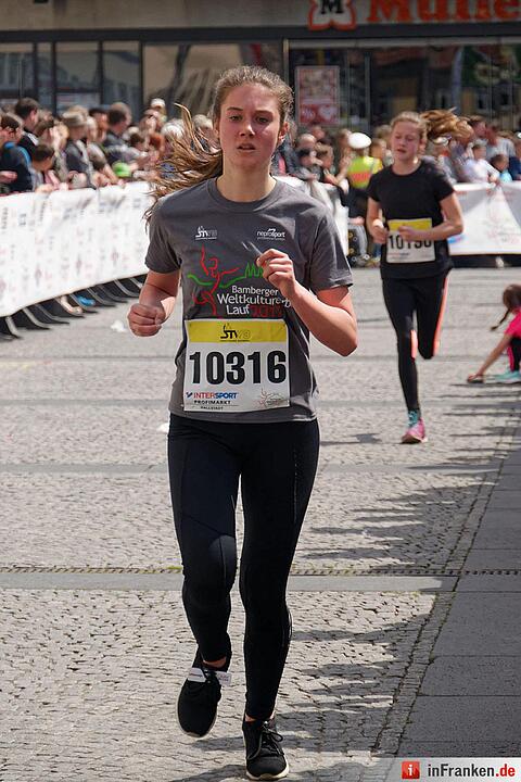 Weltkulturerbelauf 2017 in Bamberg: Der Zieleinlauf am Maxplatz