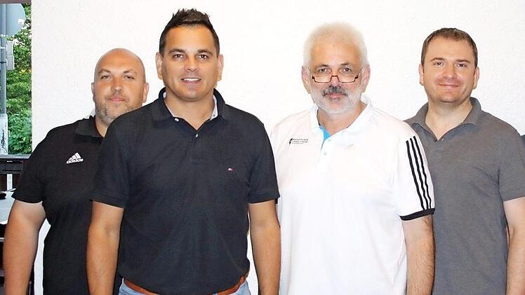 Christian Diller (Online-Beauftragter), Andreas Leffer (Sportgericht), Gerald Schwan (Bezirksspielleiter) und Michael V&ouml;lk (SR-Wesen; v.&nbsp;l.) sorgten f&uuml;r einen reibungslosen Ablauf der Tagung.  Foto: Gerd Fahner