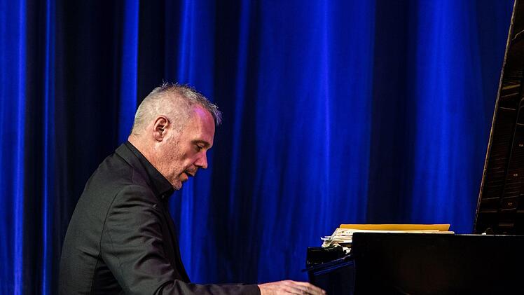 Das Thilo Wolf Quartett mit Thilo Wolf am Flügel, der Sängerin Johanna Iser, dem Kontrabassisten Markus Schieferdecker und dem Schlagzeuger Paul Höchstädter eröffnete die Sonneberger Jazztage.Foto: Jochen Berger