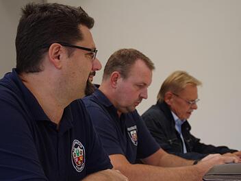 Von links: Stefan Wicklein, Christian Büttner (beide Feuerwehr Kronach) und Bürgermeister Wolfgang Beiergrößlein beim Pressegespräch. Foto: Marco Meißner