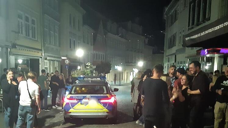 Die Polizei zeigte Samstagnacht im Steinweg Präsenz, musste aber kaum eingreifen.