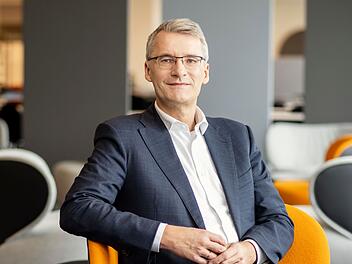 Trump handle derzeit nach "einem Leitfaden in die Autokratie", wie ZDF-Korrespondent Elmar Theve&szlig;en erkl&auml;rt.