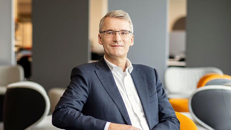 Trump handle derzeit nach "einem Leitfaden in die Autokratie", wie ZDF-Korrespondent Elmar Theve&szlig;en erkl&auml;rt.