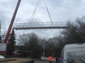 Der Einbau erforderte Geschick. Foto: Klaus Friesleben