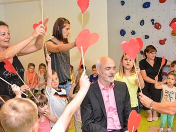 Der scheidende Vorsitzende des Katholischen Kindergartenvereins Brünn e. V., Martin Gessner, wurde von den Kindern in einer Feierstunde verabschiedet.  Foto: Björn Hein