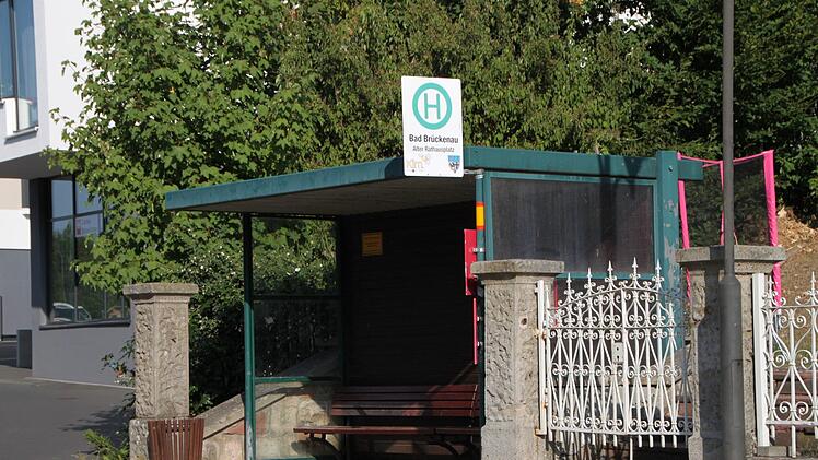 Der Stadtrat hatte entschieden, die Haltestelle am Café Vogler zu verlegen, weil es dort vermehrt zu Unfällen gekommen ist. Foto: Ulrike Müller