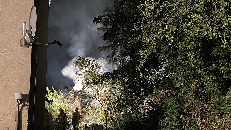 Feuer in Schuppen sorgt für starke Rauchentwicklung