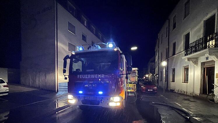 Forchheim: Starker Regen sorgt für Überschwemmungen - Feuerwehr die ganze Nacht im Einsatz