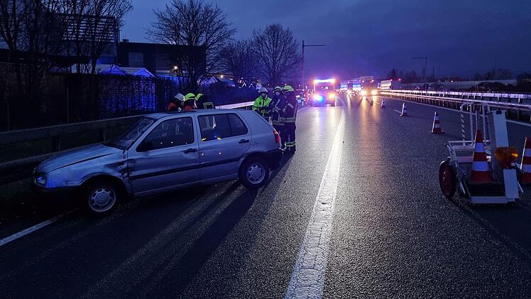 A73 bei Erlangen: Autofahrerin erleidet Unfall - und hat großes Glück mit ihren Ersthelfern