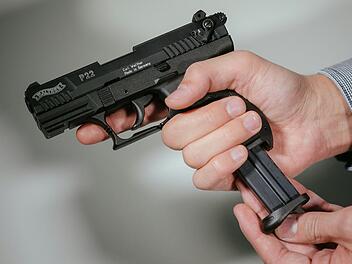 Schock am Autohof Thurnau: Mann zieht plötzlich Pistole