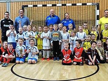 Fünf Mannschaften nahmen am Turnier der G1-Junioren in der Kronachtalhalle in Steinberg teil und waren mit viel Einsatz bei der Sache.